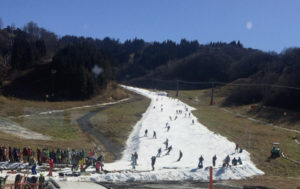 スキー　初滑り　人工スキー場
